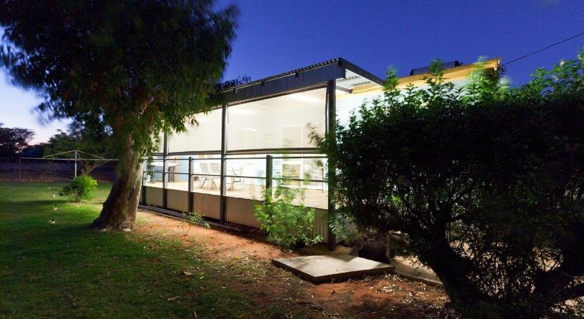 Getaway Villas Unit 3 - 3 Bedroom Self-Contained Villa with a Deck