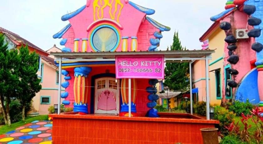 Villa Hello Kitty Kota Bunga Puncak