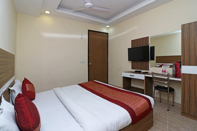 OYO 10795 Hotel RS Residency 델리 IT 파크 India thumbnail