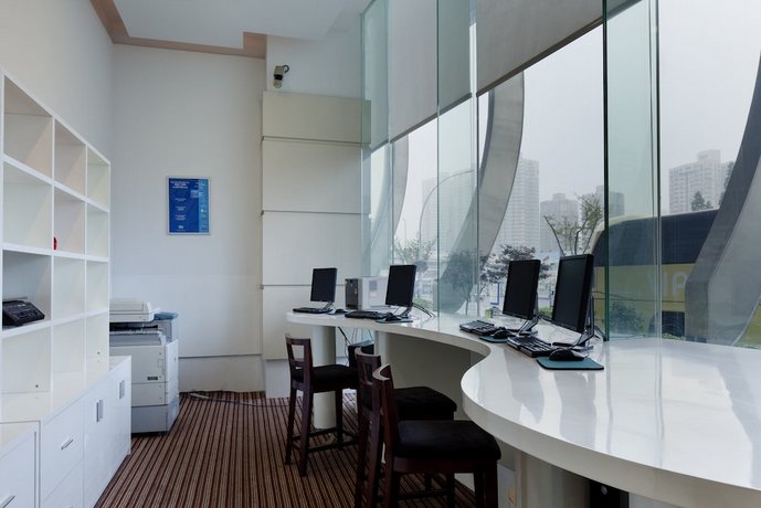 Holiday Inn Express Zhabei Shanghai image 1