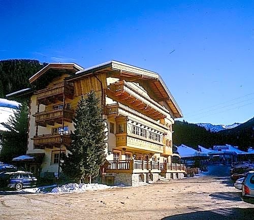 Hotel Garni San Nicolo Aloch Ski Lift Italy thumbnail