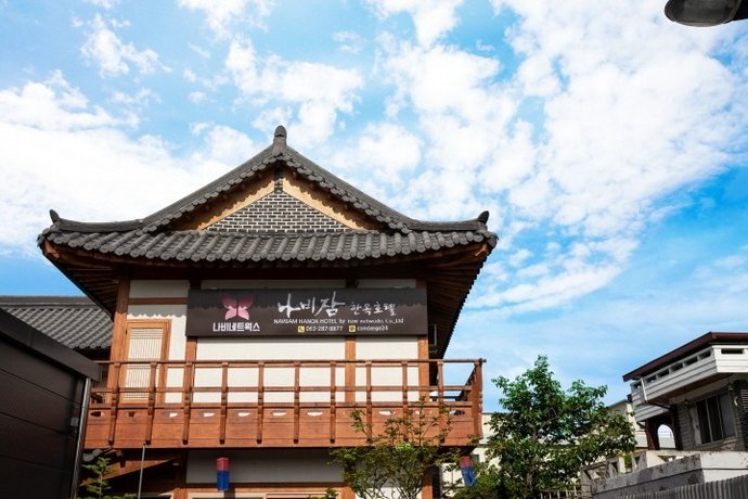 Nabijam Hanok Hotel Bangokseowon Confucian Academy South Korea thumbnail