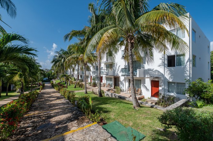 Hotel Dos Playas Faranda Cancun Marina Club Lagoon Mexico thumbnail