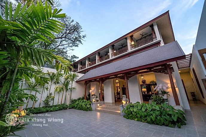 Villa Klang Wiang 토요일 야시장 워킹 스트리트 Thailand thumbnail