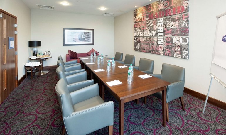 Hampton by Hilton Luton Airport
