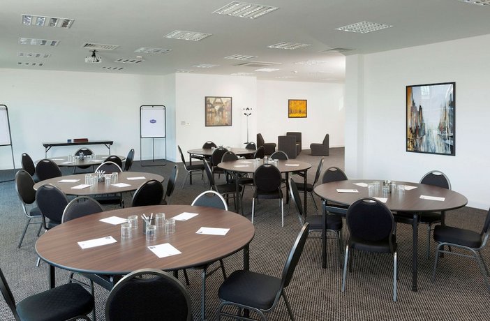 Hampton by Hilton Luton Airport