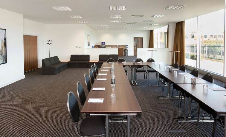 Hampton by Hilton Luton Airport