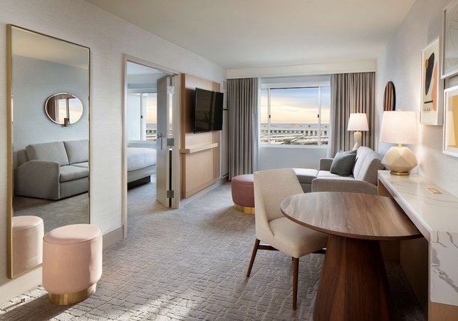 Hilton Santa Monica Hotel & Suites