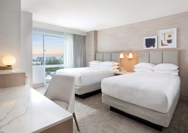 Hilton Santa Monica Hotel & Suites