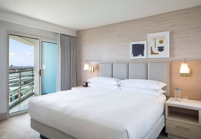 Hilton Santa Monica Hotel & Suites
