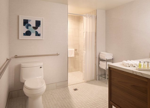 Hilton Santa Monica Hotel & Suites