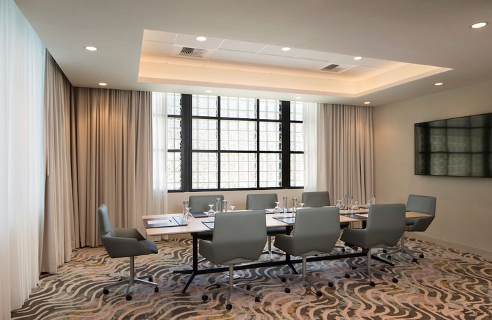 Hilton Santa Monica Hotel & Suites
