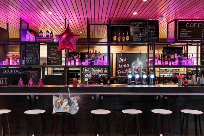 MOXY Vienna Airport