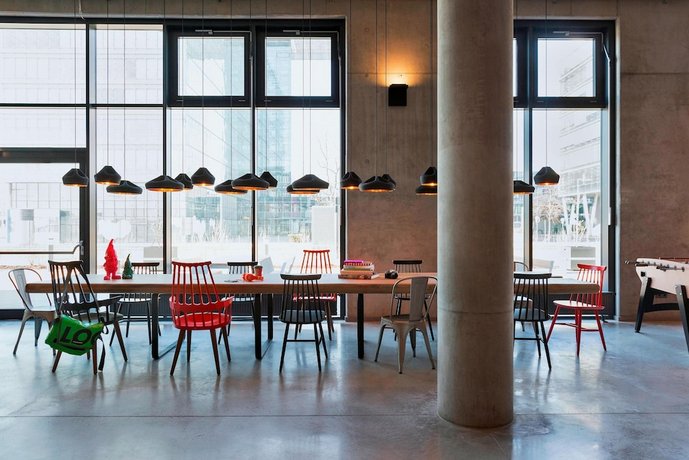 MOXY Vienna Airport