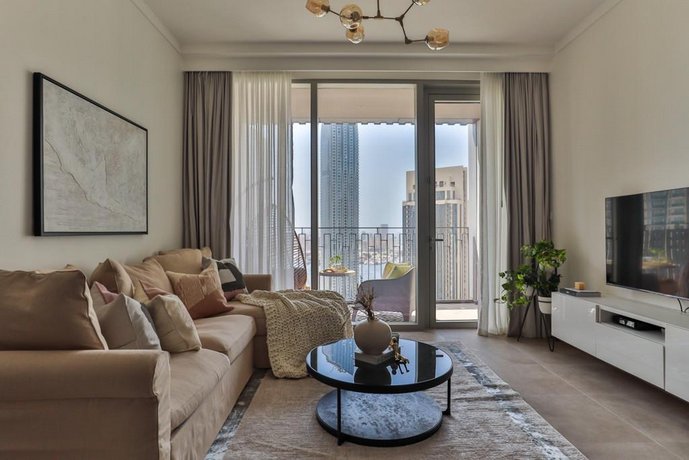 Luxe Apartment With Panoramic Views on Dubai Creek image 1