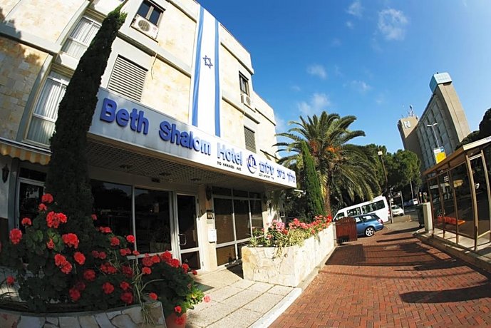 Beth-Shalom Baha'i Gardens and Golden Dome Israel thumbnail