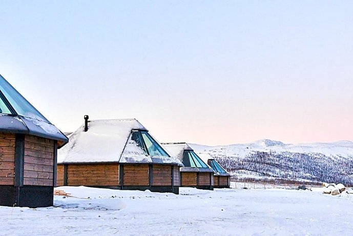 Arctic Land Adventure Glass Igloos