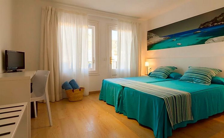 Hotel Capri Pollenca Formenter Peninsula Spain thumbnail