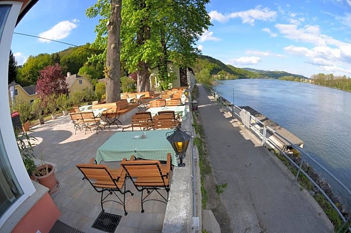 Fischwirtshaus Landmotel Die Donaurast Persenbeug Austria thumbnail