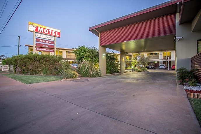 Spinifex Motel and Serviced Apartments 마운트이사공항 Australia thumbnail