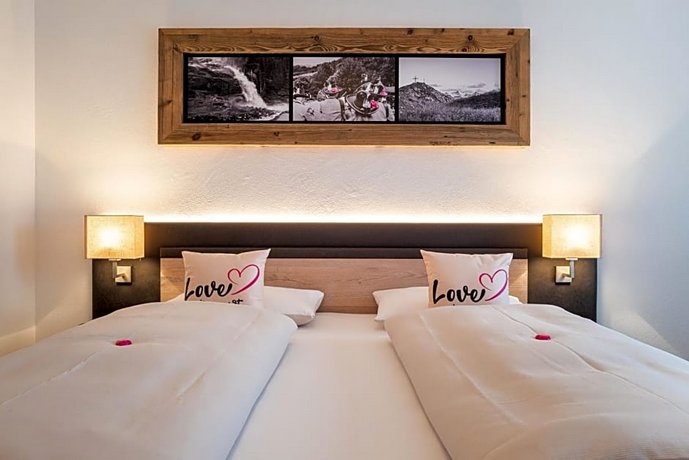Hotel Ursprung Konigsleiten Wald im Pinzgau Austria thumbnail