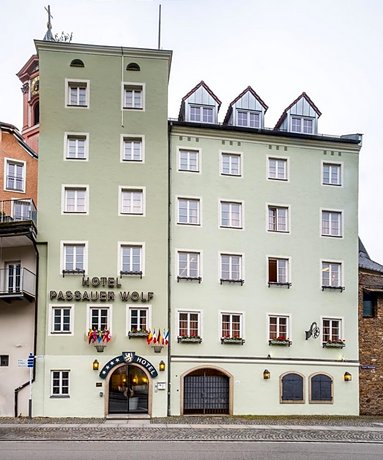Hotel Passauer Wolf Neue Bischofliche Residenz Germany thumbnail