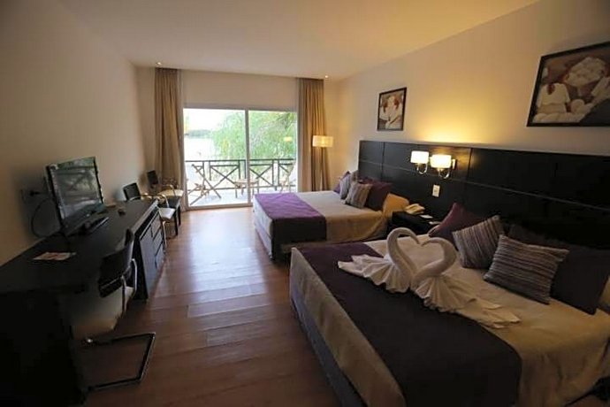 Howard Johnson Marinas & Resort