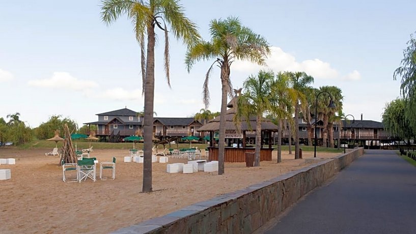Howard Johnson Marinas & Resort