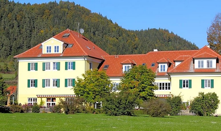 Hotel Dienstl Gut Sankt Georgen am Langsee Austria thumbnail