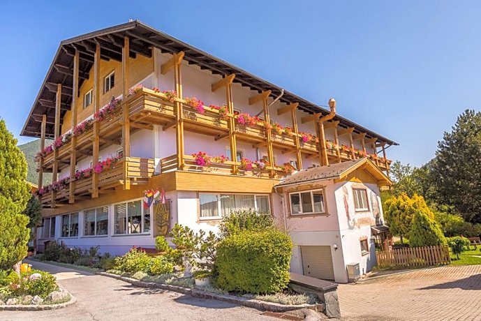 Wellnesshotel Paradiesquelle Puchberg am Schneeberg Austria thumbnail