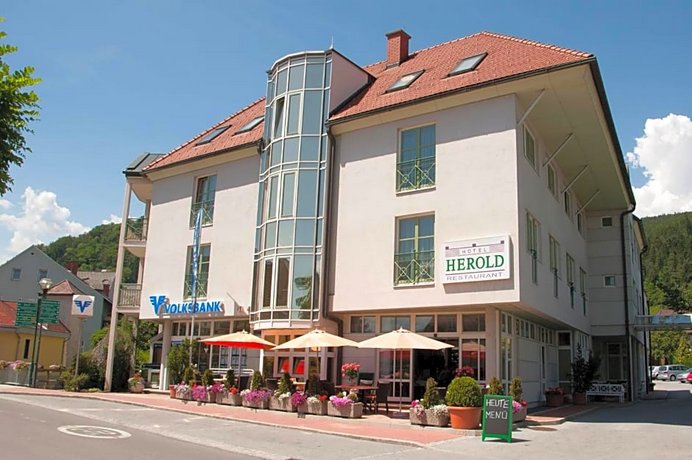 Hotel Herold Maria Lankowitz Bundesgestut Piber Austria thumbnail