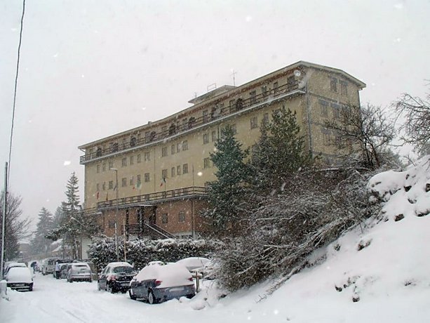 Hotel Caldora 스노 파크 스키 리프트 Italy thumbnail