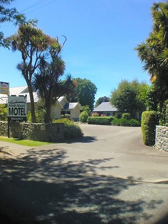 Four Peaks Motel Skydiving Kiwis New Zealand thumbnail