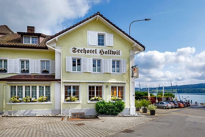 Hallwil Swiss Quality Seehotel 프리히스토릭 파일 드웰링스 어라운드 더 알프스 Switzerland thumbnail