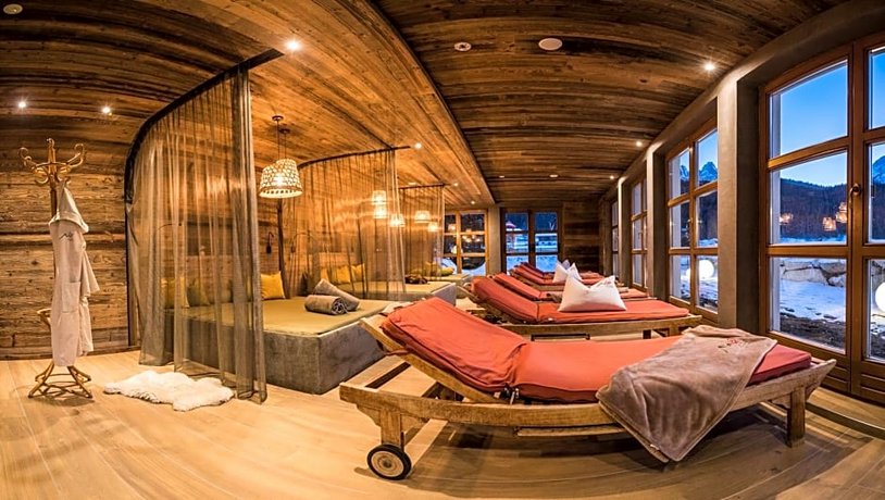 Helmhotel