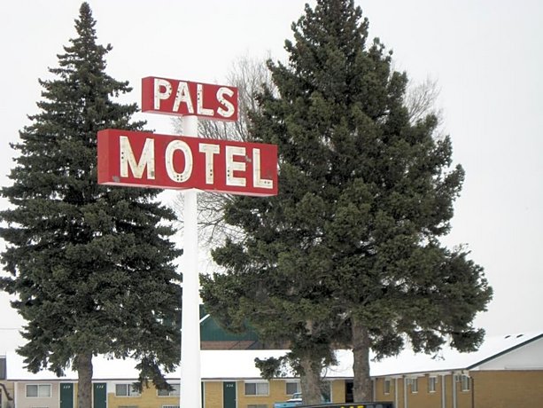 Pals Motel and RV Park Medicine Hat Airport Canada thumbnail