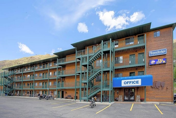 Travelodge by Wyndham Gardiner Yellowstone Park North Entr U.S. Post Office Yellowstone National Park United States thumbnail