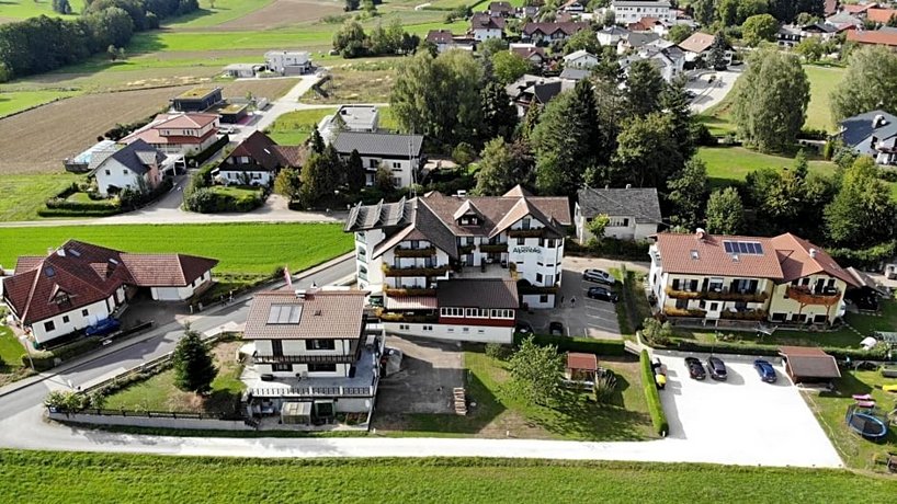 Hotel Alpenblick Attersee 아테르제 Austria thumbnail