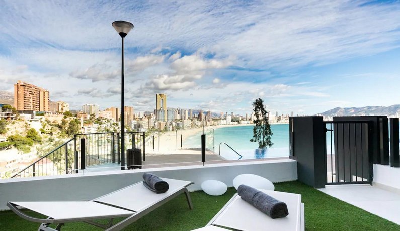 Luxury Apartment with pool by Poniente beach
