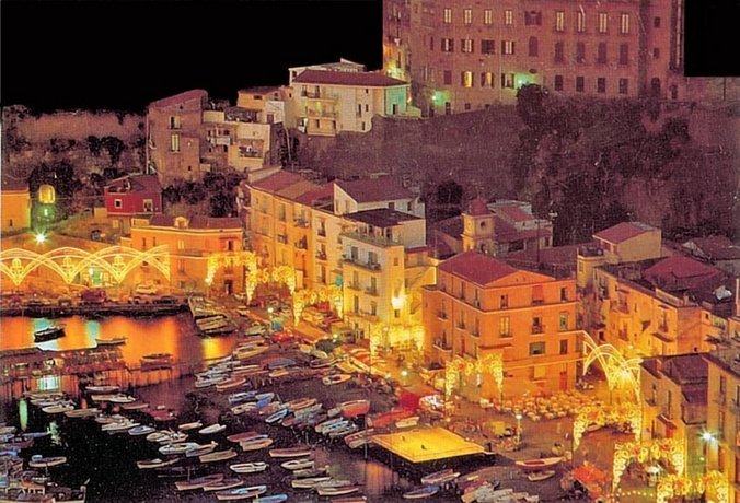 Hotel Britannia Sorrento Gulf of Naples Italy thumbnail