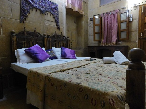 Hotel Shahi Palace Thar Desert India thumbnail