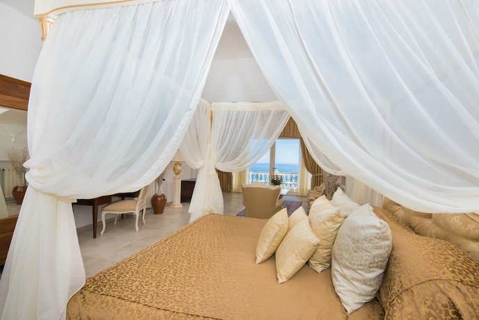 Hotel Villa Gabrisa Amalfi Coast Italy thumbnail