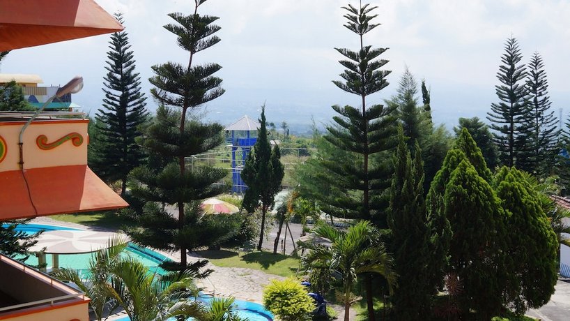 Hotel Surya Indah Batu Malang 바투 나이트 스펙타큘라 Indonesia thumbnail