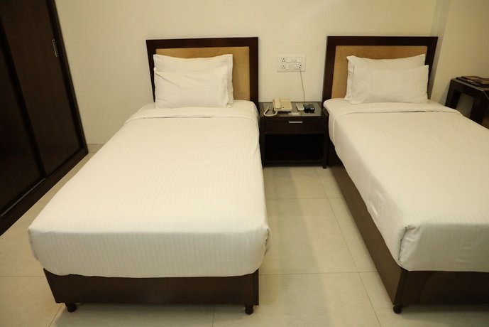 Hotel Anantha Executive Suites Vihar Lake India thumbnail