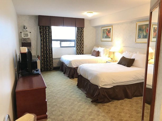 Lexington Inn & Suites-Windsor Windsor Airport Canada thumbnail