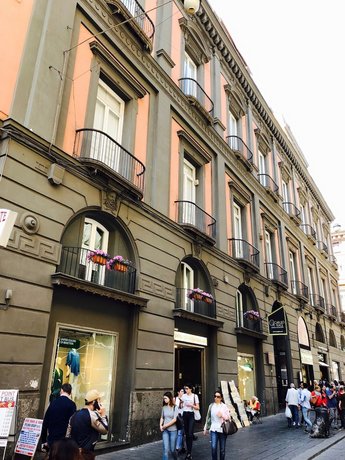 Caruso Place Boutique & Wellness Suites 콰르티에레 스파놀리 Italy thumbnail