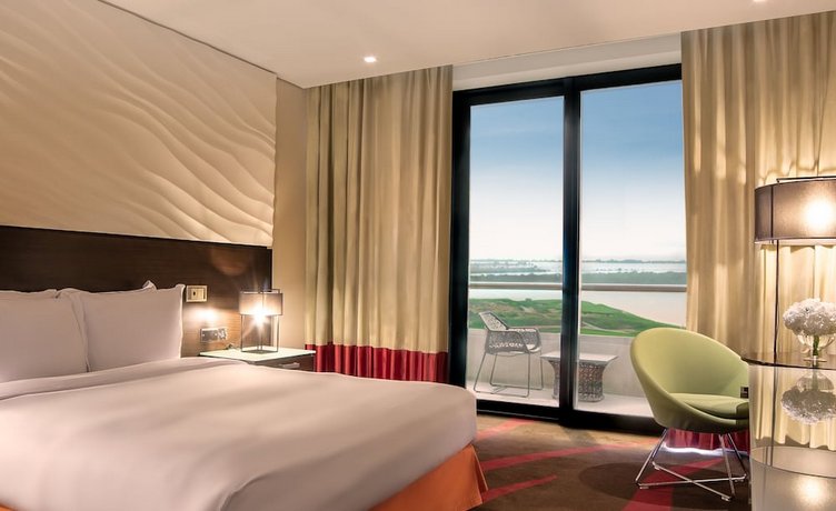 Radisson Blu Hotel Abu Dhabi Yas Island Yas Marina Circuit United Arab Emirates thumbnail
