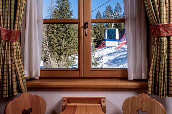 Hotel Chalet Del Sogno Madonna di Campiglio Ski Resort Italy thumbnail