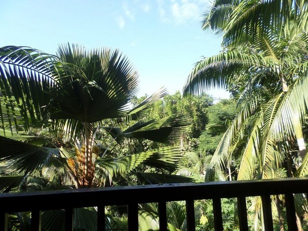 Hillside Retreat Baie Lazare Seychelles thumbnail