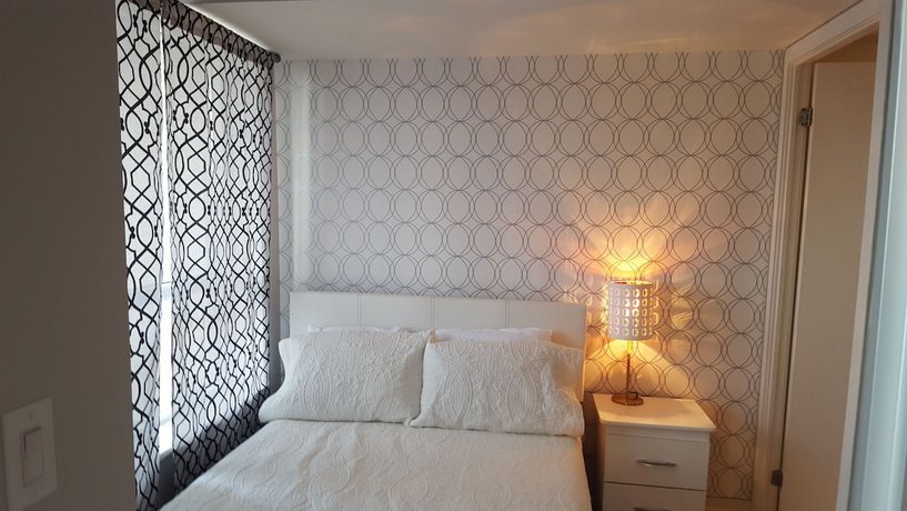 Lavish Suites - Brand New Two Bedroom - CN Tower view 램포트 스타디움 Canada thumbnail
